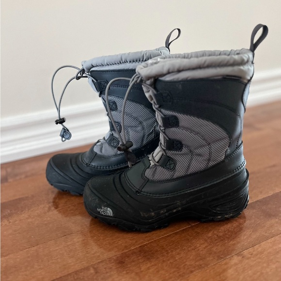 The North Face winter boots - Picture 1 of 5